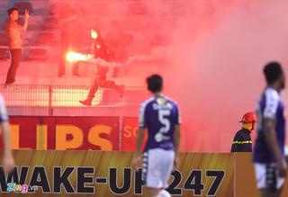 Đề nghị xử nghiêm hiện tượng đốt pháo sáng của CĐV Hải Phòng