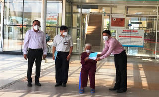 Quảng Nam: Cụ bà 100 tuổi mắc Covid-19 được xuất viện