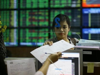 Tháng Năm, các phiên đấu giá cổ phần trên HNX thu về 2.000 tỷ đồng