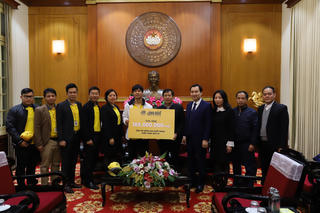 Cầu thủ Công Phượng ủng hộ đồng bào miền Trung khắc phục bão lũ