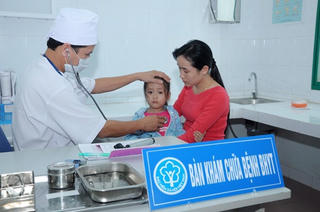 Cứu sống một bé gái bị sốc phản vệ sau tiêm vắcxin