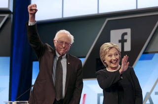 Bà Hillary thất bại ở Wyoming, cuộc đua New York nóng dần