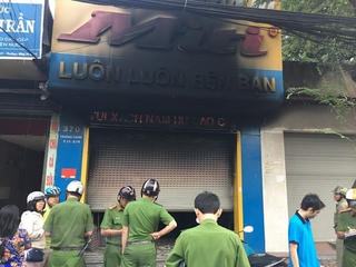 TP HCM: Cháy cửa hàng bán túi xách, 3 người được cứu thoát