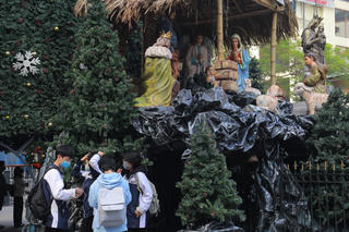 [ẢNH] Nhà thờ Hà Nội trang hoàng chuẩn bị đón Noel