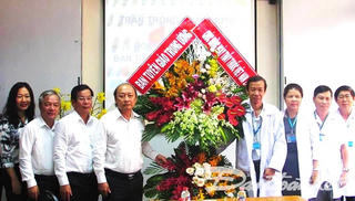 Lãnh đạo Ban Tuyên giáo Trung ương thăm bệnh viện Nhiệt đới TP HCM