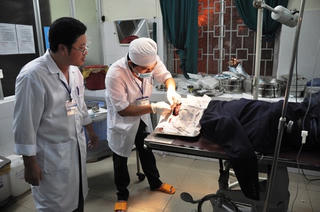 Đã xác định danh tính 3 đối tượng xông vào bệnh viện chém người
