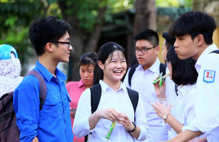 Lọt đề thi Toán và Ngữ văn thi vào lớp 10 ở Hà Nội