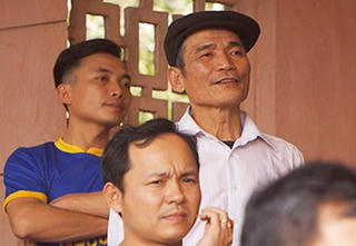 Bố mẹ Quang Hải, Tiến Dũng hủy đi Trung Quốc vào phút chót