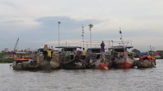 Lênh đênh thương hồ