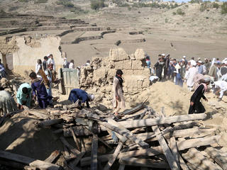 Taliban tấn công nơi ẩn náu của IS