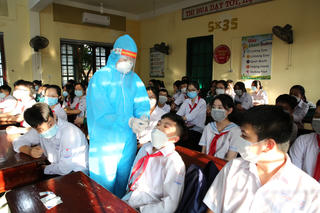 Hà Tĩnh có 13 ca Covid-19 trong cộng đồng, nhiều người đã tiêm 2 mũi vaccine