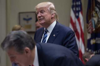 Tổng thống Trump tức giận sau khi tòa phúc thẩm chặn sắc lệnh