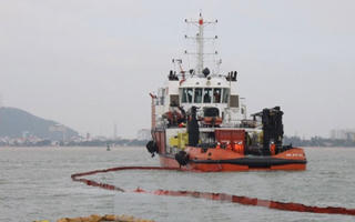 Không để tàu chìm tràn dầu ra biển