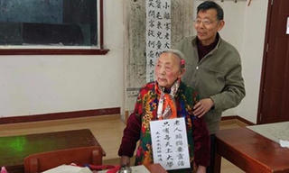 Cụ bà 97 tuổi học đại học 32 năm chưa chịu tốt nghiệp