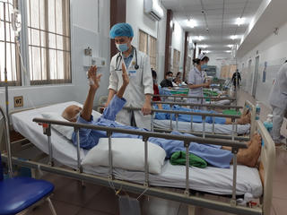 Cần Thơ: 'Thần tốc' cứu sống cụ ông gần 90 tuổi bị đột quỵ nặng 