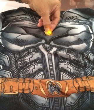 ‘Vật thể lạ’ trên áo siêu nhân không ảnh hưởng đến sức khỏe