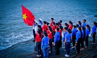 Lời ca trên đầu ngọn sóng