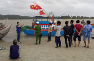 Lật ghe trên sông Trà Khúc, khiến 2 người mất tích