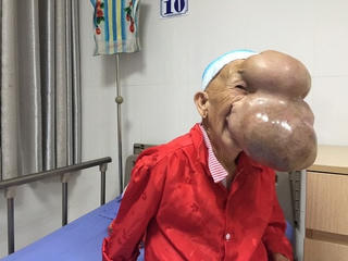 Niềm vui của bà cụ người Dao