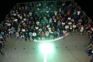 Giao lưu văn nghệ giữa sóng gió Trường Sa