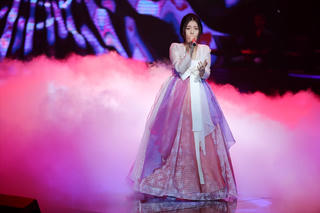 Han Sara 'gây sốt' khi hát hit 'Lạc trôi' của Sơn Tùng M-TP