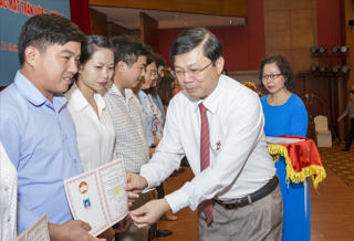 Bế giảng khóa bồi dưỡng nghiệp vụ công tác Mặt trận năm 2017