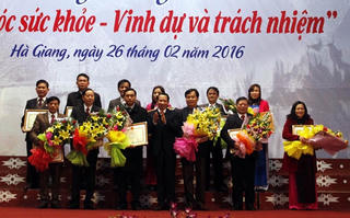 Tuyên dương tập thể, cá nhân xuất sắc ngành y tế