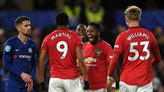 M.U 'gieo sầu' cho Chelsea ngay tại thánh địa Stamford Bridge