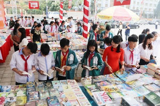 Hội sách Đất Tổ và Triển lãm ảnh nghệ thuật về quê hương Phú Thọ