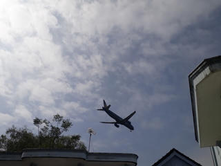 Thừa Thiên - Huế: Máy bay cất hạ cánh làm hàng loạt nhà dân tốc mái?