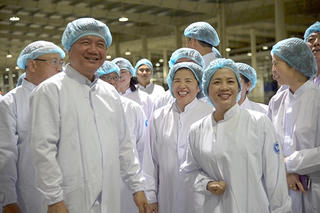Bí thư Thành ủy TP HCM Đinh La Thăng: 'Hỗ trợ nông dân phát triển đàn bò sữa cao sản'