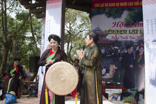 Hội Lim ‘rực rỡ’ ngày khai hội