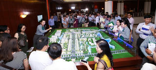 Khách hàng chen chân mua nhà dự án Dragon Village