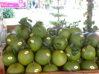 Bưởi da xanh tăng giá kỷ lục