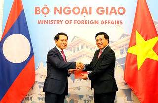 Trao đổi hai văn kiện pháp lý quan trọng về biên giới Việt - Lào
