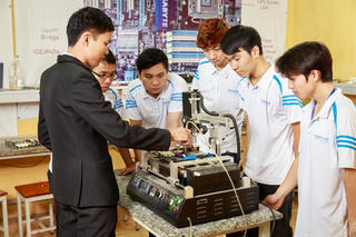 Trước mùa tuyển sinh dạy nghề 2017: Như ngồi trên đống lửa…