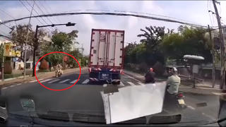 [VIDEO] Lấn làn vượt ẩu, tài xế bán tải lập tức nhận 'kết đắng'