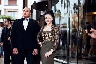 Lý Nhã Kỳ kiêu sa trên thảm đỏ LHP Cannes