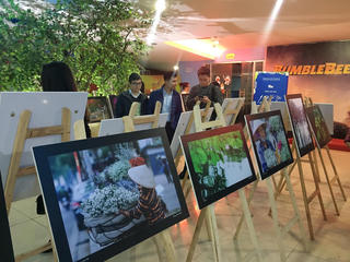 Tái hiện nhịp sống Thủ đô qua triển lãm ‘Hà Nội 12 mùa hoa’