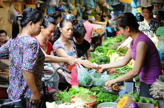 Mong manh chợ truyền thống