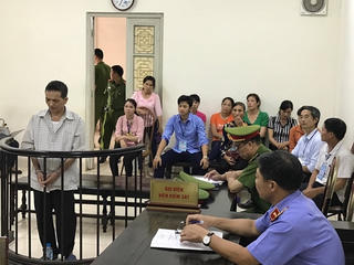 Xô vợ ngã bất tỉnh rồi ném xuống giếng gây tử vong