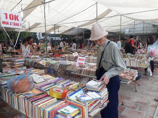 Hoài niệm cùng sách cũ