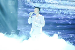 Ali Hoàng Dương khiến khán giả rơi nước mắt với màn song ca đặc biệt