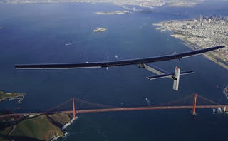 Solar Impulse 2 hoàn thành hành trình lịch sử