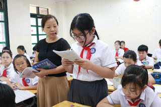 Bồi dưỡng giáo viên thực hiện chương trình mới: Có chậm trễ?
