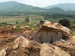 Lợi dụng giấy phép thăm dò để tiến hành khai thác đá trái phép