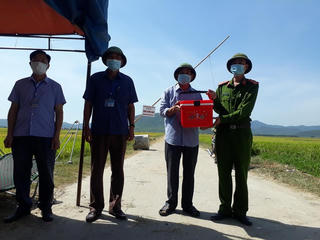 Vợ con Chủ tịch xã được tiêm vaccine trước lực lượng tuyến đầu