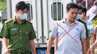 Trị bệnh… biến thái