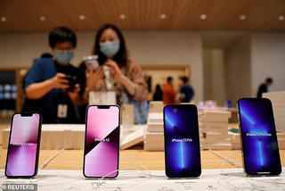 iPhone và AirPods thiếu hàng trầm trọng tại Việt Nam