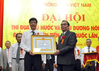 Tôn vinh 300 nông dân điển hình tiên tiến